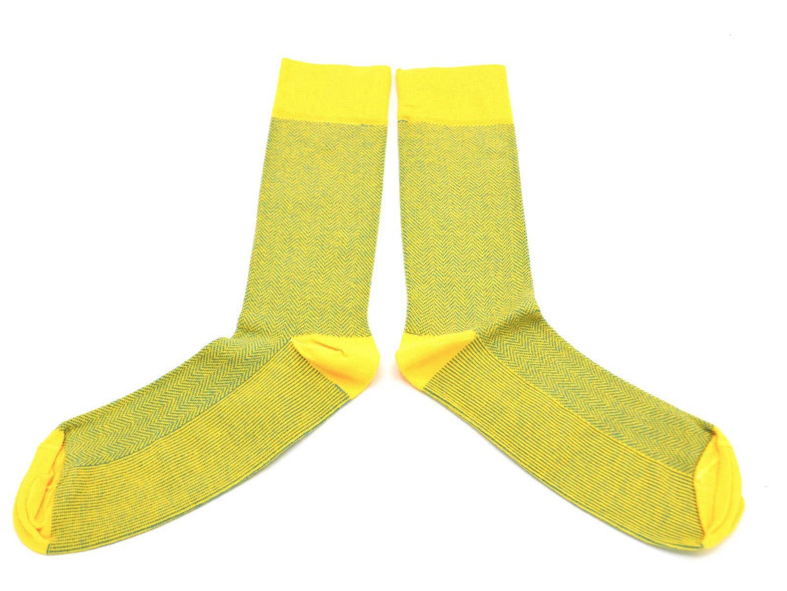 chaussettes-fantaisie-hommes-femmes-en-coton-jaunes-à-motifs-chevrons jaunes-bleu-ciel-remaillées-à-la-main